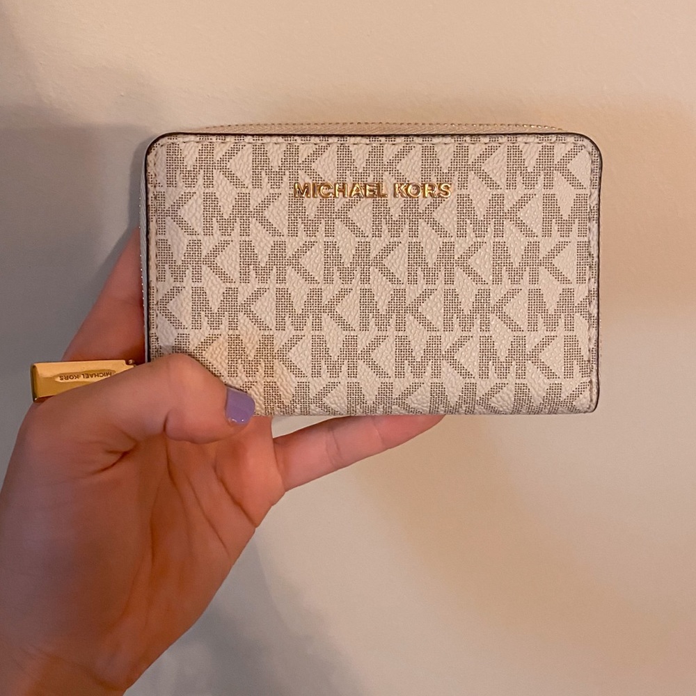 Michael Kors zip mini wallet ✨